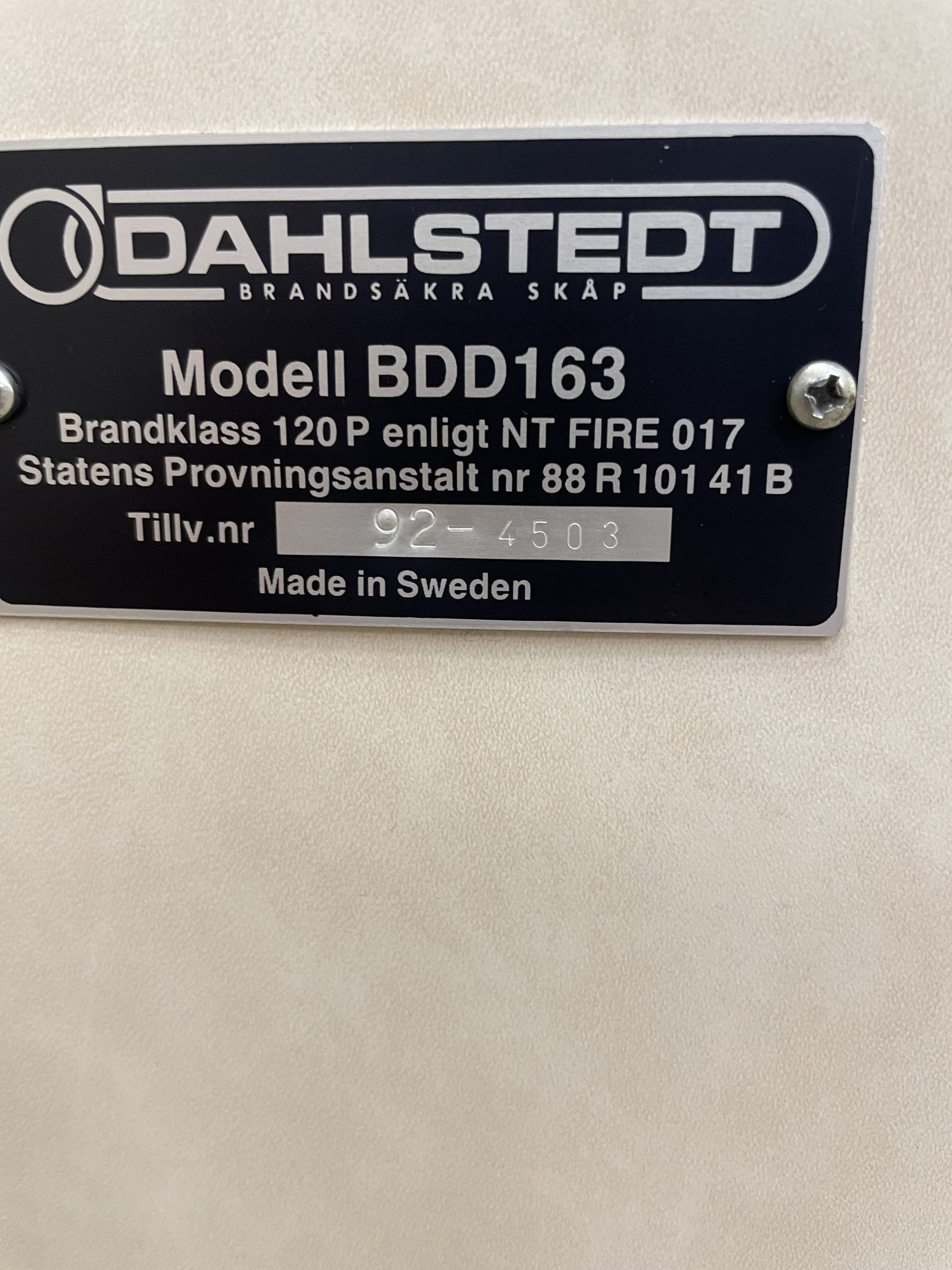 Dahlstedt modell BDD 163 med högsta brandklass 120 minuter, rymmer 14 st+ 21 st pärmar utan datainsats. Höger hängd dörr. - Bild 5